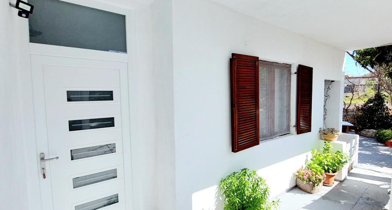 Apartment In Murter Exterior photo