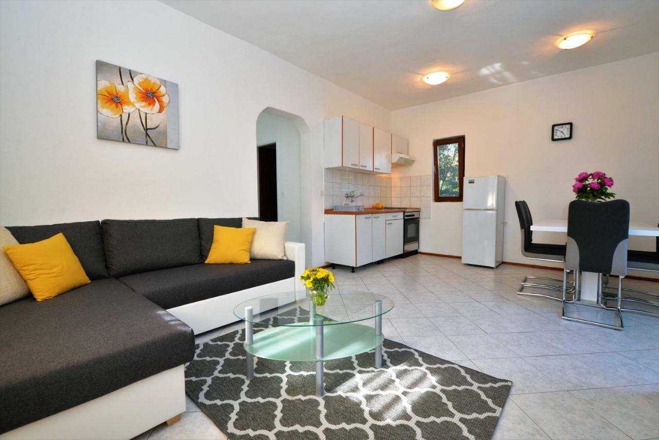 Apartment In Murter Exterior photo