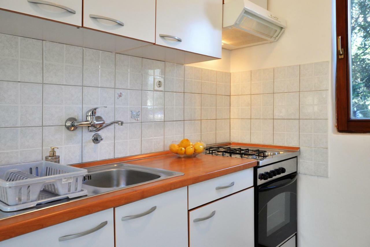 Apartment In Murter Exterior photo